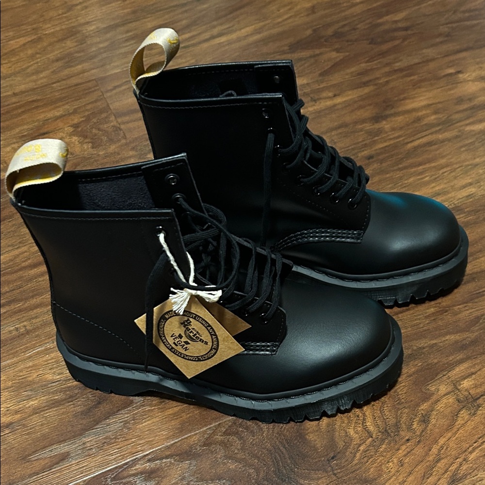 Dr Martens Black Vegan Boots NEW Wmns 9 / Mens 8